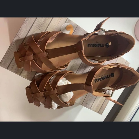 Brown sandals - Picture 2 of 3